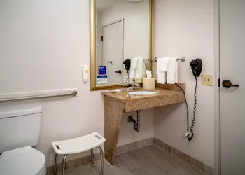 Comfort Suites Prestonsburg West hotel thumbnail 7