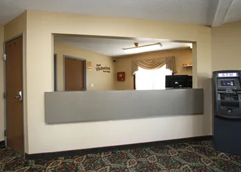 New Victorian Inn and Suites hotel thumbnail 4