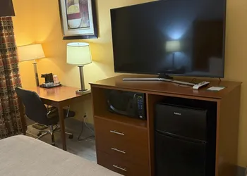 Quality Inn Manitowoc hotel thumbnail 8
