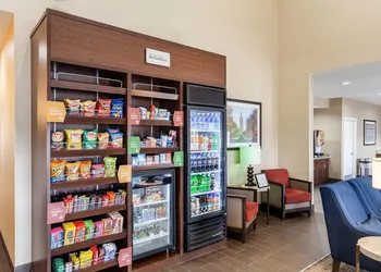 Comfort Suites Lincoln North hotel thumbnail 3