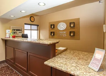 Comfort Suites Lincoln North hotel thumbnail 6