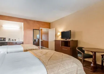 Quality Inn & Suites Ridgeland hotel thumbnail 7
