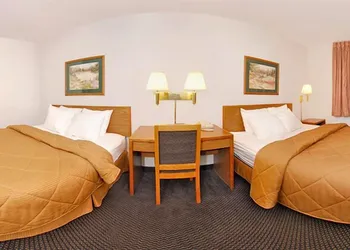 Quality Inn & Suites Sturgeon Bay hotel thumbnail 3