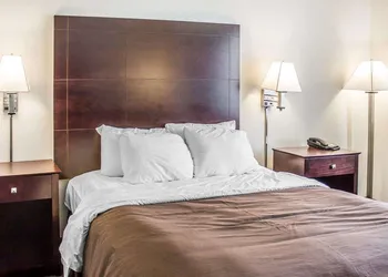 Quality Inn & Suites Sturgeon Bay hotel thumbnail 4