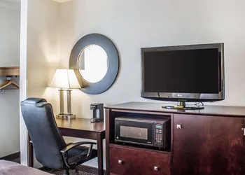 Quality Inn & Suites Sturgeon Bay hotel thumbnail 6