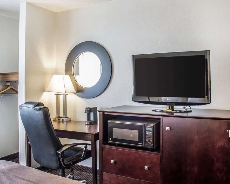 Quality Inn & Suites Sturgeon Bay hotel detail image 6