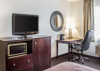Quality Inn & Suites Sturgeon Bay hotel thumbnail 7