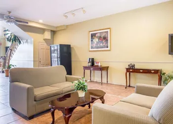 Econo Lodge Birmingham - Hoover hotel thumbnail 4