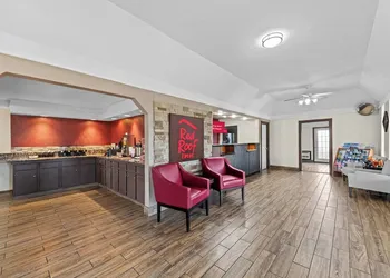 Red Roof Inn Ardmore hotel thumbnail 3
