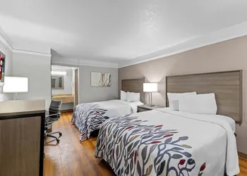 Red Roof Inn Ardmore hotel thumbnail 7