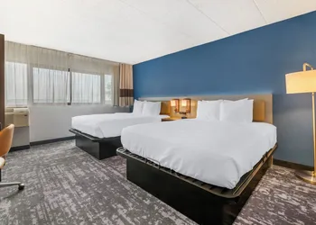 Comfort Inn & Suites Madison - Airport hotel thumbnail 5