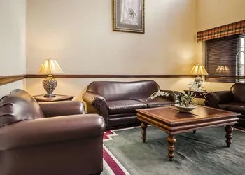 Quality Suites Jeffersonville - Louisville North hotel thumbnail 2