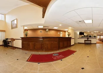 Quality Suites Jeffersonville - Louisville North hotel thumbnail 4