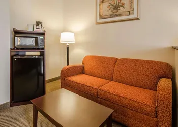 Quality Suites Jeffersonville - Louisville North hotel thumbnail 8