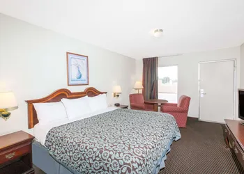 Days Inn by Wyndham West Point hotel thumbnail 5