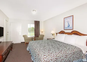 Days Inn by Wyndham West Point hotel thumbnail 6