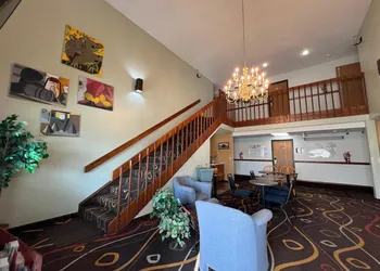 Deluxe Inn hotel thumbnail 2