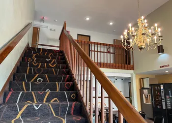 Deluxe Inn hotel thumbnail 5