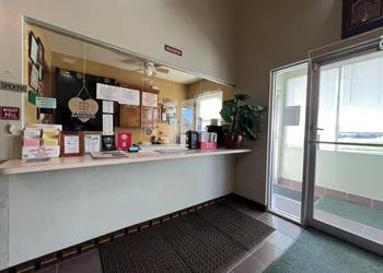 Deluxe Inn hotel thumbnail 7