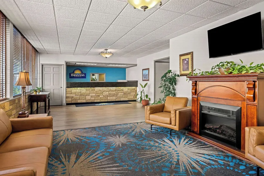 Days Inn by Wyndham Dubuque hotel detail image 2