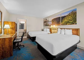 Days Inn by Wyndham Dubuque hotel thumbnail 5
