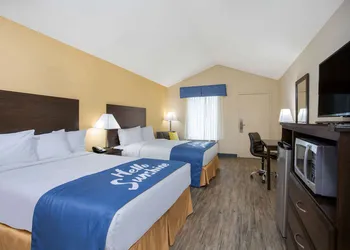 Days Inn by Wyndham Lake City hotel thumbnail 8