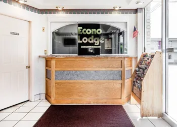 Econo Lodge McDonough South hotel thumbnail 5