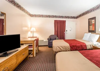 Econo Lodge McDonough South hotel thumbnail 7