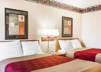 Econo Lodge McDonough South hotel thumbnail 8