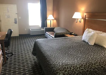 Days Inn by Wyndham Columbus hotel thumbnail 4