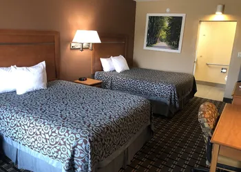 Days Inn by Wyndham Columbus hotel thumbnail 5