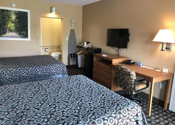 Days Inn by Wyndham Columbus hotel thumbnail 7