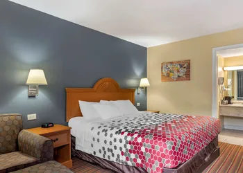 Econo Lodge Erlanger - Cincinnati Airport hotel thumbnail 4