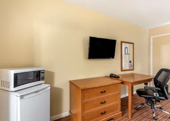 Econo Lodge Erlanger - Cincinnati Airport hotel thumbnail 6