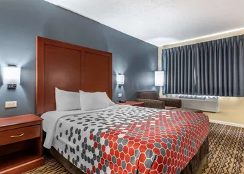 Econo Lodge Erlanger - Cincinnati Airport hotel thumbnail 7