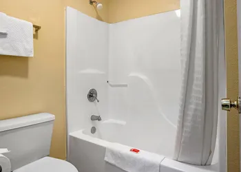 Econo Lodge Inn & Suites Evergreen hotel thumbnail 4