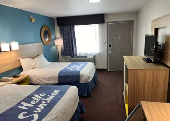 Days Inn by Wyndham Pratt hotel thumbnail 5