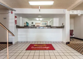 Econo Lodge Lexington hotel thumbnail 5