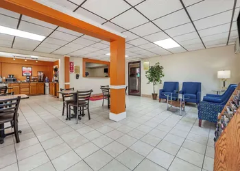 Econo Lodge Hays I-70 hotel thumbnail 2