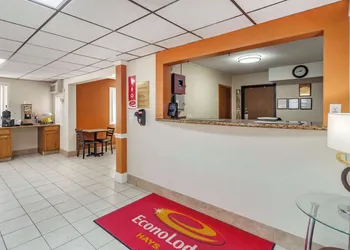 Econo Lodge Hays I-70 hotel thumbnail 3