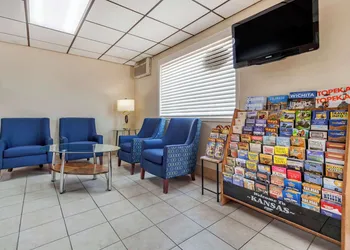 Econo Lodge Hays I-70 hotel thumbnail 5