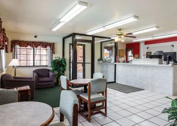 Econo Lodge & Suites Brinkley hotel thumbnail 2