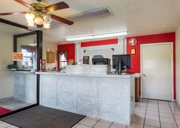 Econo Lodge & Suites Brinkley hotel thumbnail 3