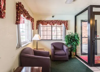 Econo Lodge & Suites Brinkley hotel thumbnail 6