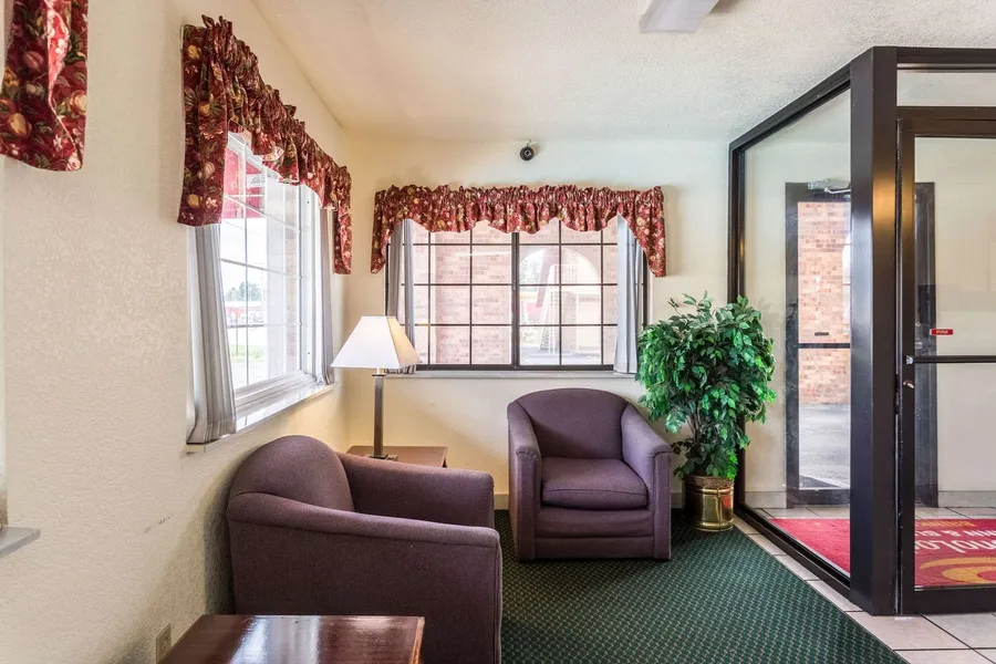 Econo Lodge & Suites Brinkley hotel detail image 6
