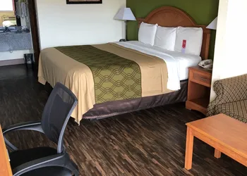Econo Lodge & Suites Brinkley hotel thumbnail 7
