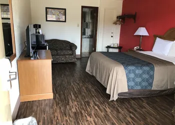 Econo Lodge & Suites Brinkley hotel thumbnail 8