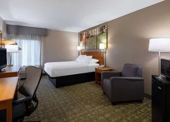 Days Inn & Suites by Wyndham Madison hotel thumbnail 5