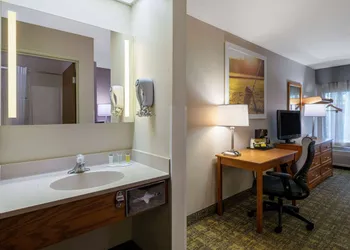 Days Inn & Suites by Wyndham Madison hotel thumbnail 7