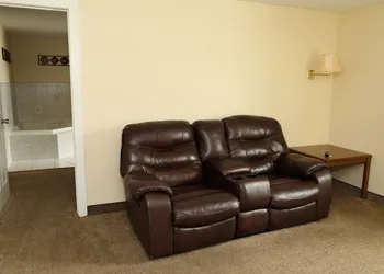 Northern Lights Inn Rugby hotel thumbnail 8